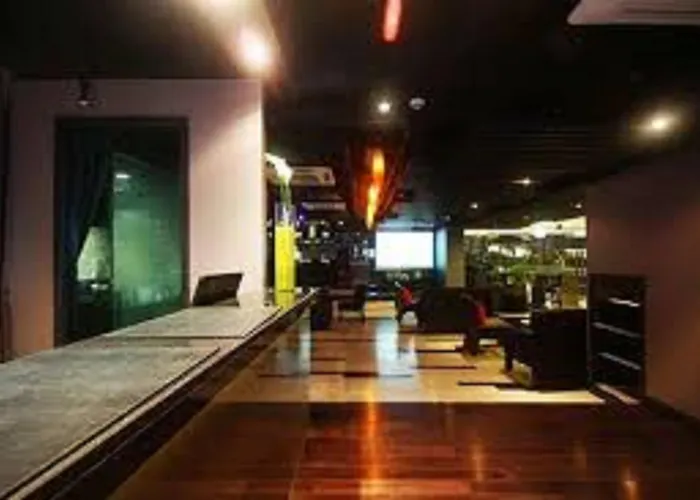 فندق أجنحة غولدن تيوليب مانديسون 4*